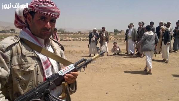 مسلحون حوثيون يغلقون الطريق الساحلي نحو الخوخة تضامنًا مع مقتل أحد عناصرهم