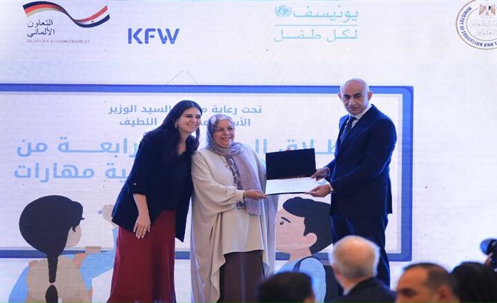 تكريم وزير التعليم وممثلة «اليونيسف» للمعلمين المشاركين في برنامج تعزيز اللغة العربية