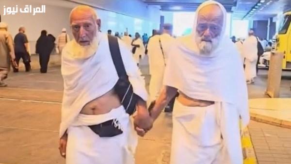 أب وابنه المسنّان يلتقطان أجمل لحظات البر أثناء العمرة بدعاء: رب ارحمهما كما ربياني صغيراً