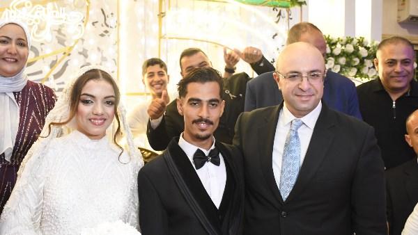 محافظ الفيوم يحتفل بزواج فتاة يتيمة بقرار حكومي