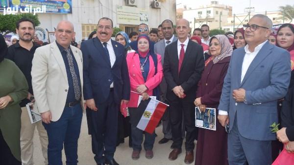 رئيس جامعة بني سويف يشارك في استقبال الطلاب الجدد ويشدد على دور الأنشطة الطلابية