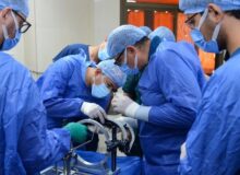 فريق طبي بجامعة أسيوط يحقق نجاحًا في جراحة التحفيز العميق للمخ لمصاب بالشلل الرعاش وخلل حركي في 29 من عمره