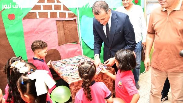 محافظ أسوان يبعث البهجة في أول أيام الدراسة من خلال هدايا رمزية