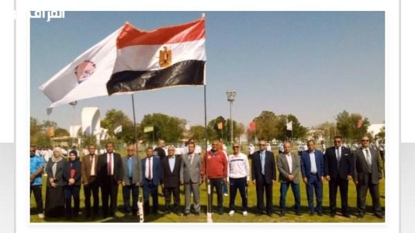 أسوان: بدء العام الدراسي في كليات الجامعة بتركيب لوحات لعربات الحنطور وتحية العلم
