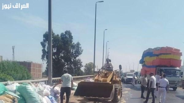 انقلاب شاحنة جامبو على جسر قها دون تسجيل إصابات