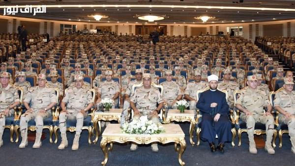 وزير الدفاع يجتمع مع كوادر وأطقم التمريض العسكري في القوات المسلحة