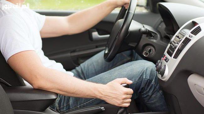 حكم أداء الصلاة في السيارة: هل يمكن تأدية الفروض أثناء القيادة؟