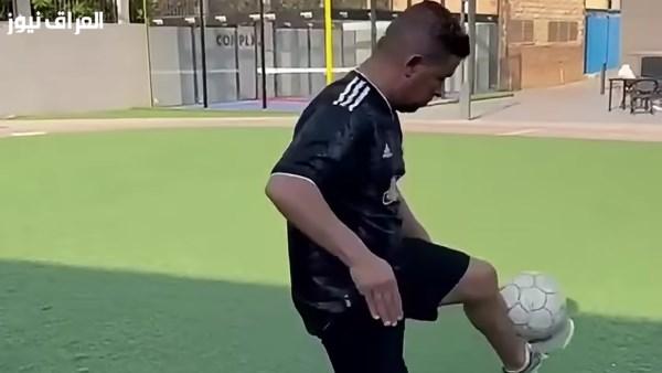 خالد الغندور يُظهر براعته في لعب كرة القدم