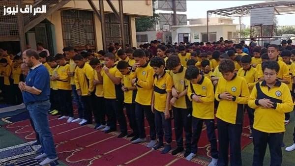 طلاب في مدرسة ببنها يثيرون إعجاب رواد التواصل الاجتماعي بأدائهم صلاة الظهر