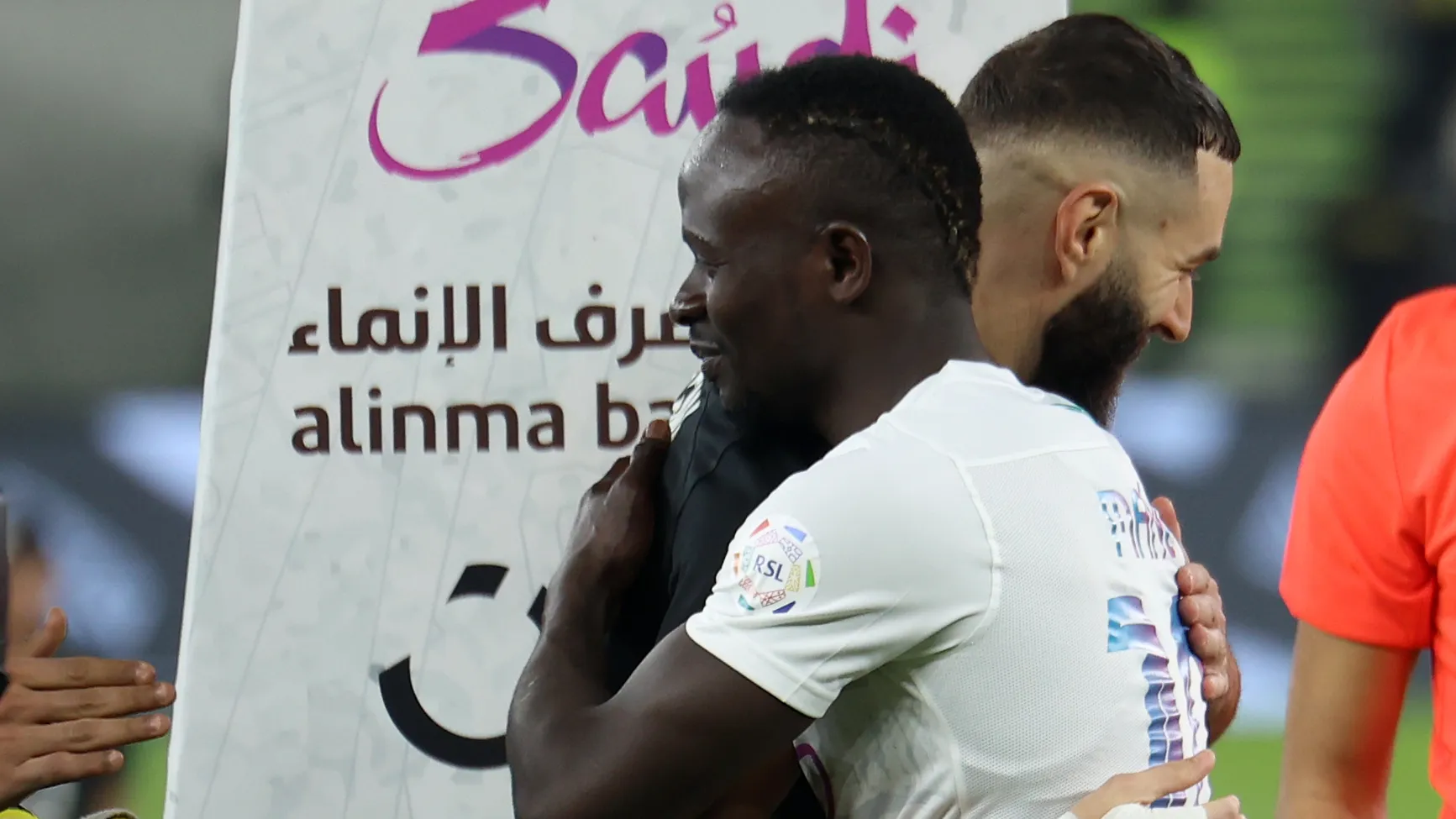 نجاح ماني وكينونيس يعيد للدوري السعودي إشراقة الكرة الذهبية بعد هزيمة بونو وبنزيما