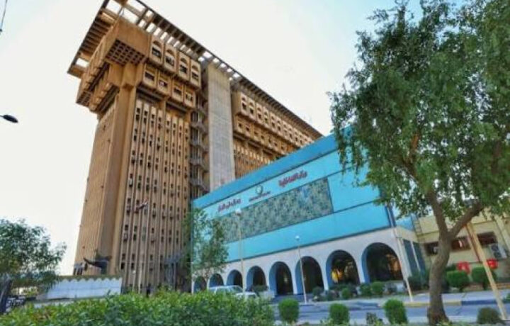 الداخلية تنجح في اعتقال مطلوبين واسترداد أسلحة غير مرخصة في الرصافة