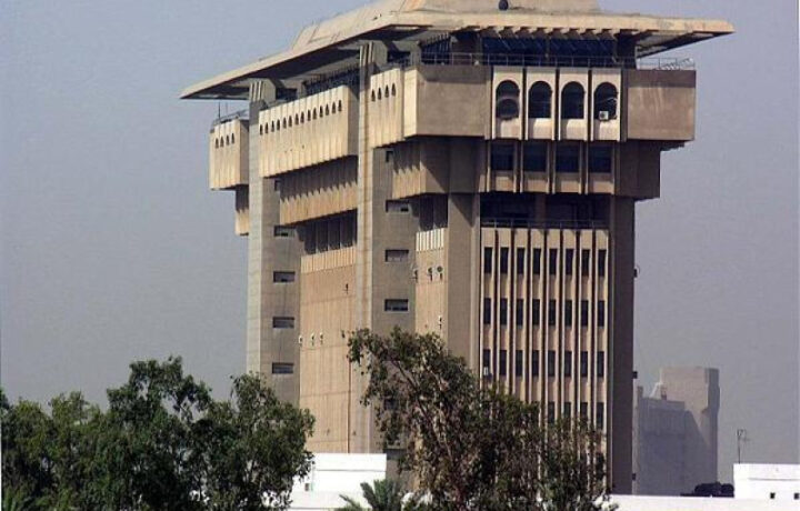 القبض على 4 فارين من العدالة وضبط 40 مخالفاً لقوانين الإقامة وفق وزارة الداخلية